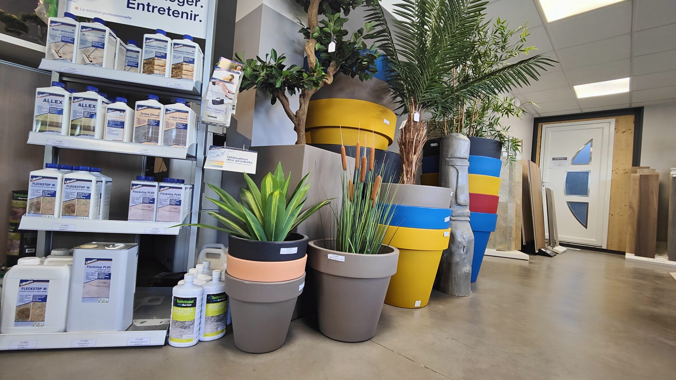 Poteries dans le magasin Urbanature